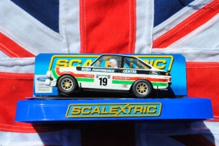 ScaleXtric C3416  FORD ESCORT Mk.II No.19 FISHER ENGINEERING